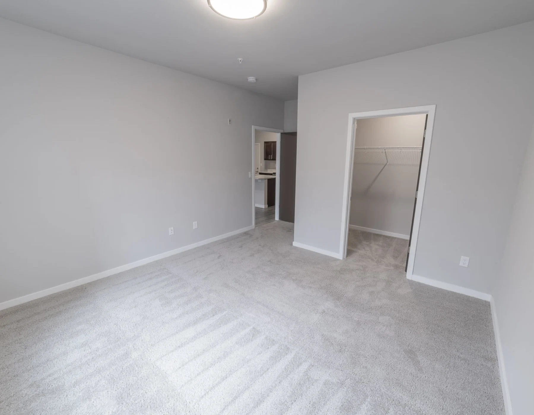 Large Modern Bedroom at Mammoth Springs