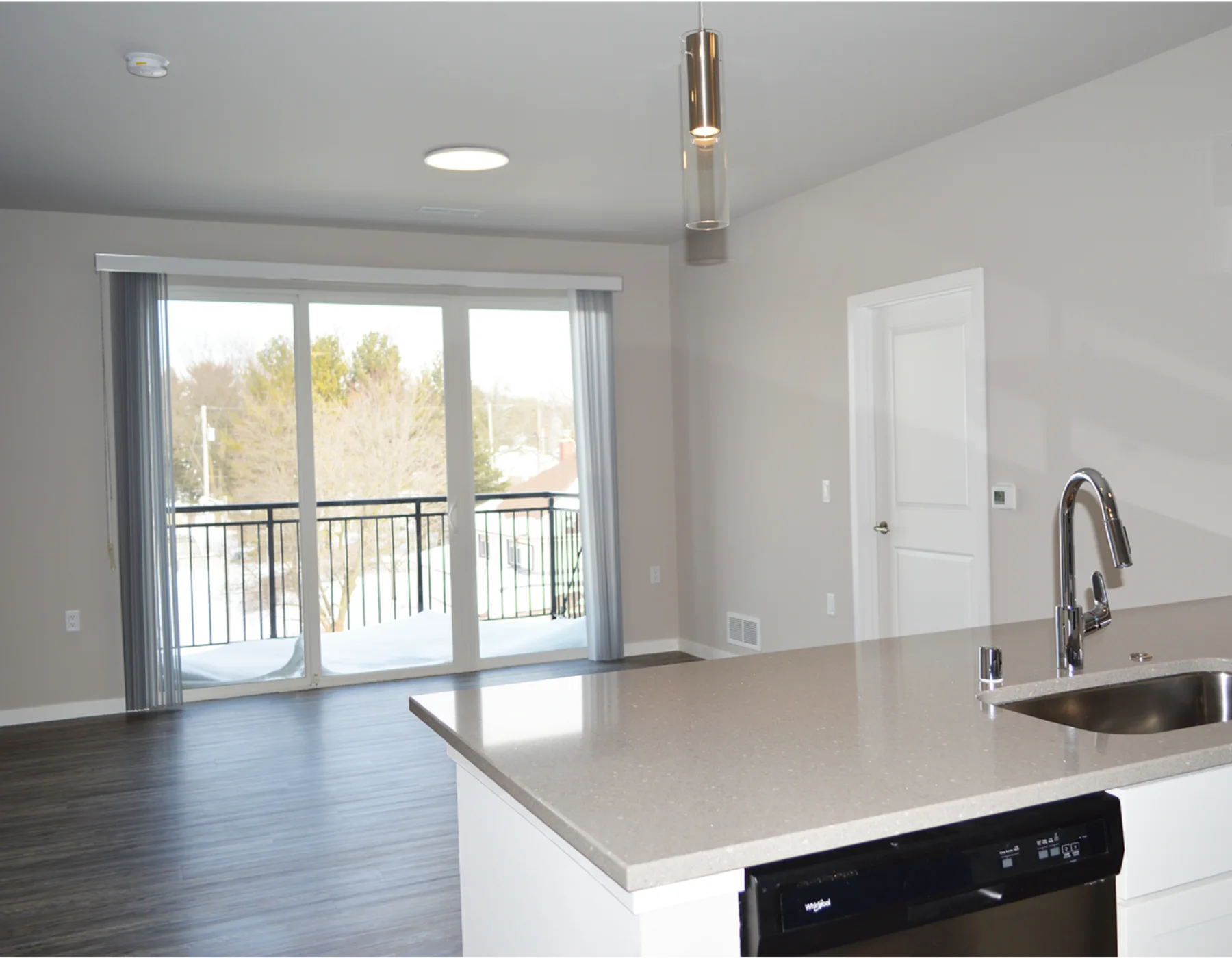 Open Plan Apartment with Balcony Access