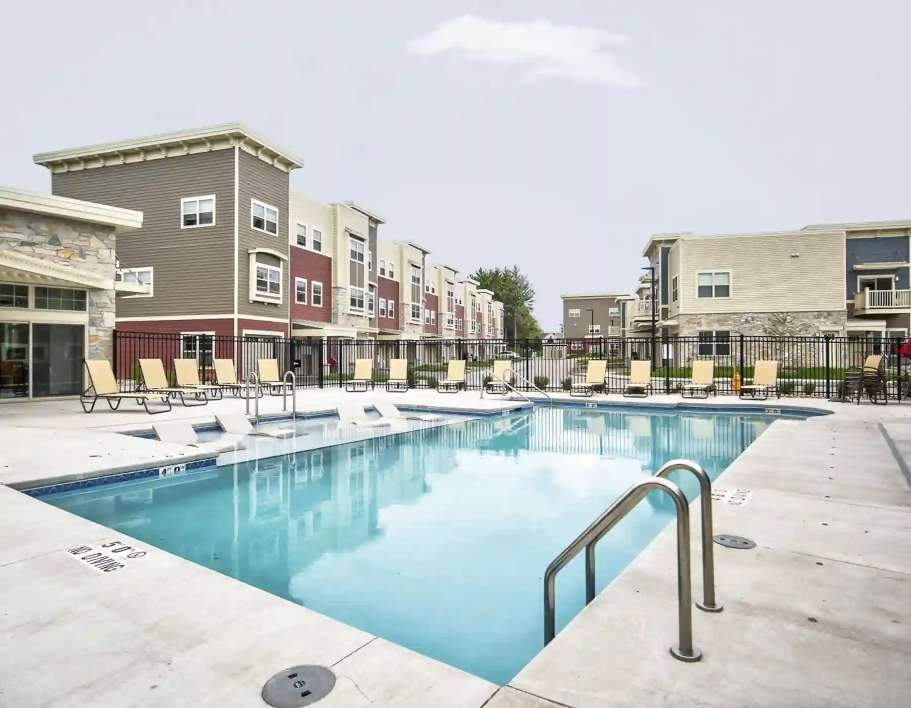 Resort Style Swimming Pool at Mammoth Springs